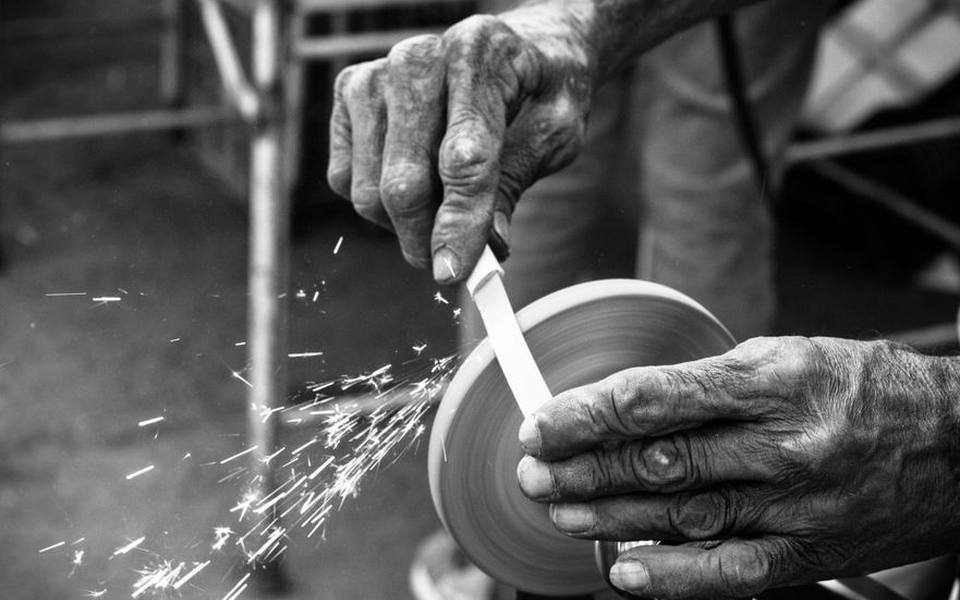 The Mechanics of Clipper Blade Sharpening